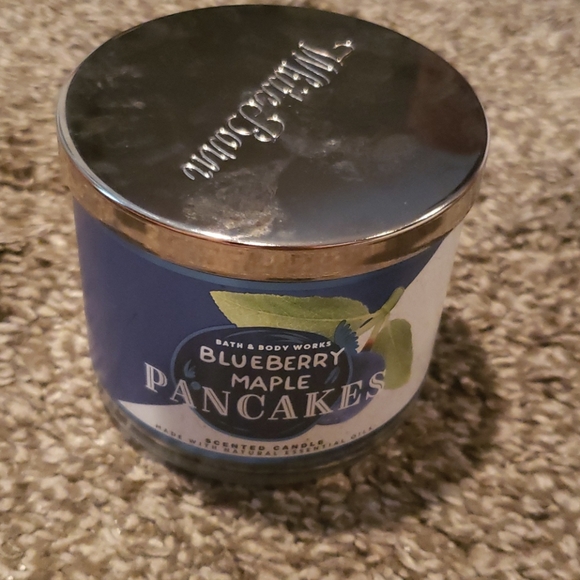 NWT Bath and Body Works 3 Wick Candle